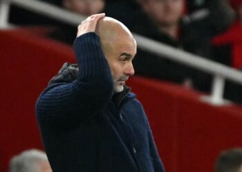 PEP Guardiola buntu selepas menyaksikan pasukannya dilanyak Arsenal dalam aksi Liga Perdana Inggeris di Stamford Bridge, London, semalam. - AFP