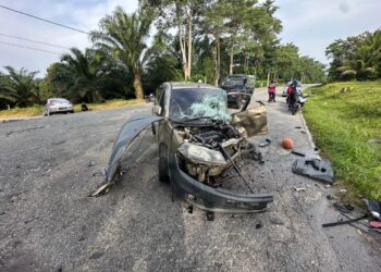 KEADAAN salah sebuah kenderaan yang terbabit nahas di Kilometer 9.8, Jalan Kota Tinggi-Kluang di Kota Tinggi, Johor pagi tadi.