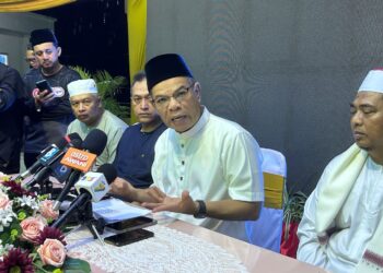 SAIFUDDIN Nasution Ismail ketika sidang akhbar selepas Majlis Penerapan Nilai-Nilai Murni bersama JPN di Pokok Sena, Alor Setar.