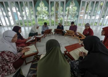 BULAN Ramadan adalah bulan yang mulia lagi diberkati. Maka, lakukan perkara-perkara yang boleh membawa manfaat sama ada di dunia atau akhirat.