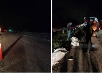 SEBUAH lori membawa muatan pakaian pekerja kilang terbabas di Kilometer 226.3 PLUS arah utara berhampiran Rembau, Negeri Sembilan.