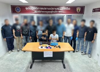DUA rakyat Malaysia ditahan Polis Thailand selepas cuba menyeludup pil kuda kelmarin.