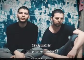 TANGKAP layar video menunjukkan dua tebusan Israel yang masih ditahan di Gaza.-AFP
