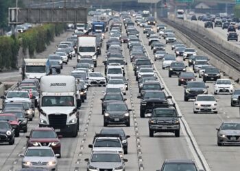 TARIF sebanyak 25 peratus akan dikenakan terhadap mana-mana kenderaan yang bukan dihasilkan di Amerika Syarikat (AS). – AFP