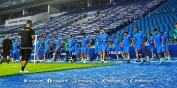 PEMAIN skuad kebangsaan tekun menjalani latihan di bawah kendalian Peter Cklamovski di Stadium Syultan Ibrahim (SSI) sebagai persiapan bagi aksi pertama Kumpulan F Kelayakan Piala Asia 2027 menantang Nepal pada 25 Mac ini.- IHSAN FAM