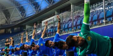 PEMAIN skuad kebangsaan tekun menjalani latihan di bawah kendalian Peter Cklamovski di Stadium Syultan Ibrahim (SSI) sebagai persiapan bagi aksi pertama Kumpulan F Kelayakan Piala Asia 2027 menantang Nepal pada 25 Mac ini.- IHSAN FAM