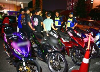 SEBAHAGIAN daripada motosikal yang ditahan dalam Operasi Khas Sempena Perayaan Hari Raya Aidilfitri 2025 di Kuala Terengganu. - UTUSAN/PUQTRA HAIRRY ROSLI