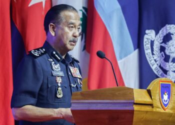 RAZARUDIN Husain pada Sambutan Peringatan Hari Polis ke-218, di Pusat Latihan Polis Kuala Lumpur, di sini hari ini. -UTUSAN/SHIDDIEQIIN ZON