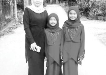 TUN Nur Ufaira Afifa Tun Mohd. Khairul (tengah)  meninggal dunia semalam setelah genap sebulan dirawat di hospital akibat kemalangan yang meragut nyawa ibu dan kakaknya pada 13 Februari lalu.