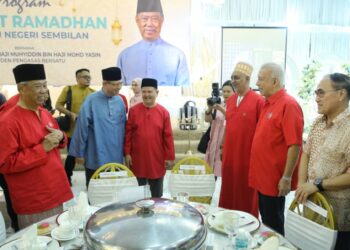 MUHYIDDIN Yassin dalam Majlis Berbuka Puasa Bersama Presiden Bersatu di Nilai, Seremban, kelmarin.. - UTUSAN/MOHD. SHAHJEHAN MAAMIN