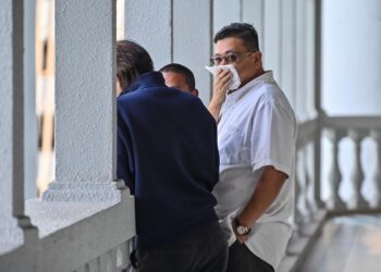 SHAMSUDIN Ishak hadir bagi keputusan pertuduhan menyediakan visa palsu di Mahkamah Tinggi, Kuala Lumpur. - UTUSAN/SYAKIR RADIN