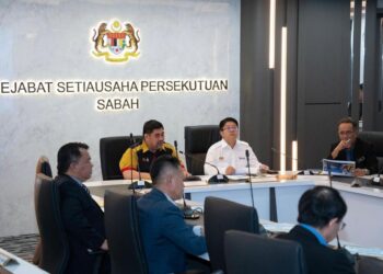 EWON Benedick (dua kanan) semasa mempengerusikan bersama Jawatankuasa Intervensi Penyelarasan Pemantauan Projek Pembangunan Persekutuan Sabah di Kota Kinabalu, semalam.