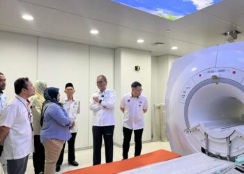 Dr. Dzulkefly ditemani Tian Soon melawat Hospital Pasir Gudang yang siap dibina