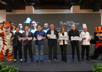 JENNIFER Ong (tiga dari kiri)  bergambar bersama maskot Genting Highlands, Tabby the Tiger dan Benny the Entertainer sebagai sebahagian daripada gimik pelancaran Genting Culinary Classic 2025.-UTUSAN/SABRINA ZULKIFLI