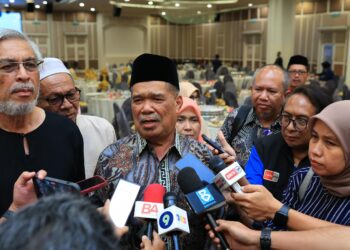 MOHAMAD Sabu semasa sidang media pada Majlis Iftar Menteri Bersama Warga KPKM dan Santuni Dhuafa @Kada, Kota Bharu, Kelantan.-UTUSAN/KAMARUL BISMI KAMARUZAMAN.