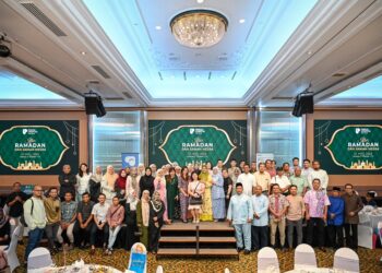 PANTAI Hospital Ayer Keroh menganjurkan Majlis Iftar Ramadan dan Ramah Mesra sebagai tanda penghargaan kepada rakan kerjasama, perunding dan media di sebuah hotel di Melaka. - UTUSAN/AMRAN ALI