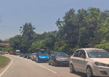 KENDERAAN perantau bertali arus dari Kuala Lipis menghala ke susur masuk Lingkaran Tengah Utama (LTU), Kechau Tui, di Lipis, Pahang.