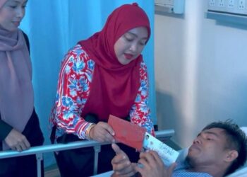 UMNO Bahagian Jerantut mewakili Menteri Besar menziarahi ‘Abang Belon’ yang menerima rawatan di Hospital Serdang, Selangor.