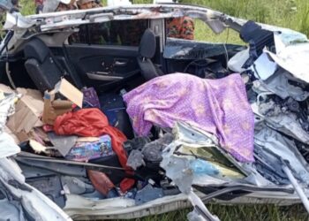JASAD mangsa ditutup dengan kain akibat kemalangan di Jalan Kampung Merbau Kudung ke Teloi Timur di Sik.