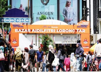 UMAT Islam wajar merebut peluang keemasan dalam 10 malam terakhir Ramadan  setiap tahun, bukan setakat berbondong-bondong ke bazar. – GAMBAR HIASAN