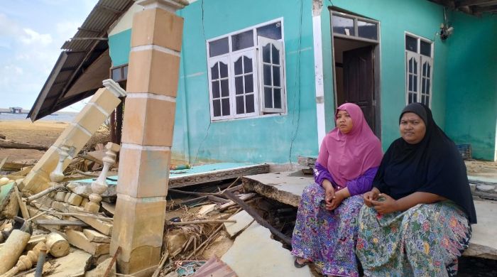 Kesempitan hidup, OKU pilih ‘bertahan’ di rumah runtuh