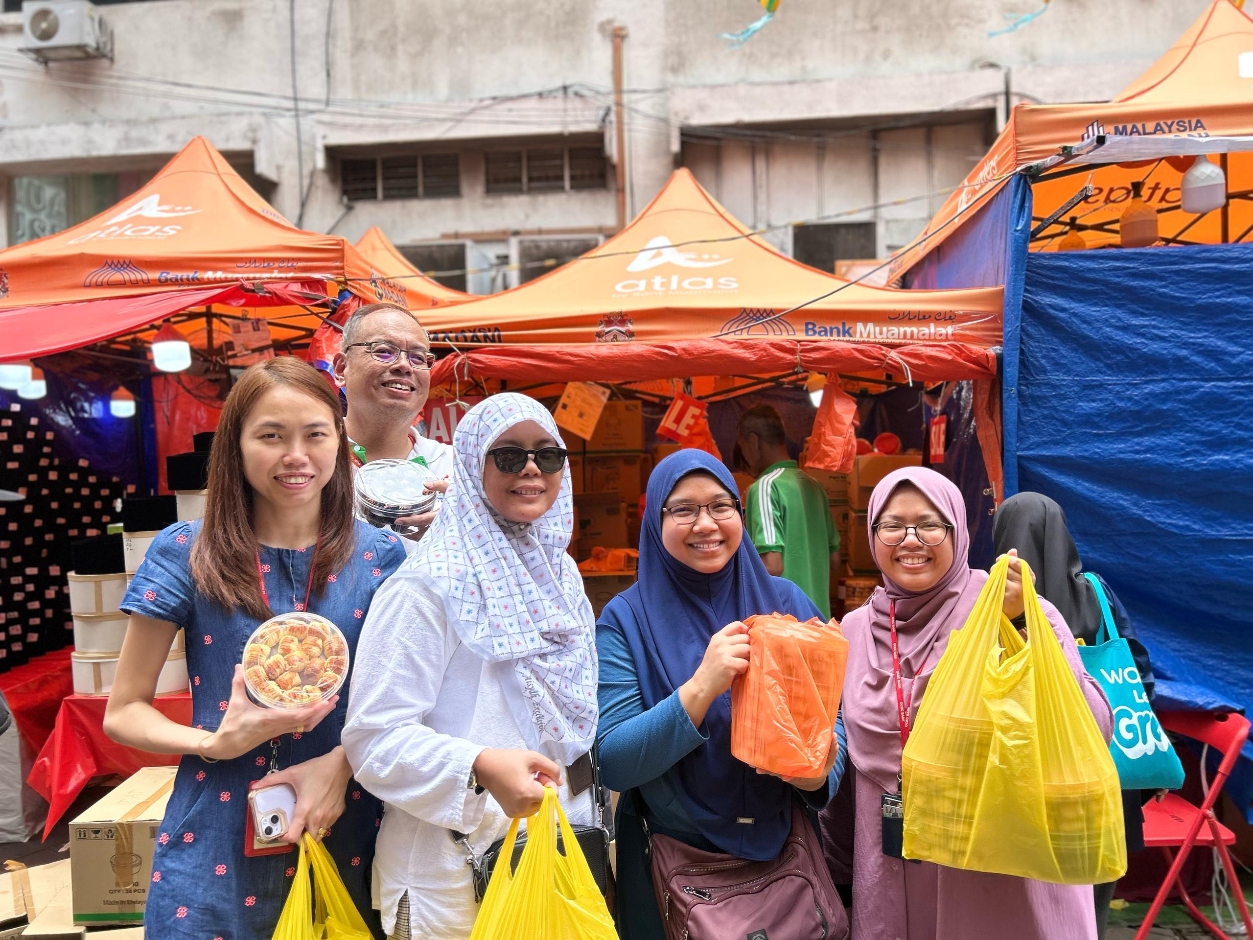 Harga lelong, pembeli borong kuih raya
