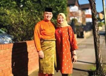 Penasihat Pertahanan Malaysia di Hendon, London, Brigedier Jeneral Safwan Asri Ismail dan keluarga.