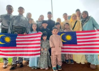 Penuntut DSSC, Wellington, India - Mejar Mohd. Syamsul TUDM, Adila & sekeluarga, Lt. Kdr. Hazfa TLDM & Afif sekeluarga, Mejar Muhammad Fauzan dan Fatein sekeluarga.