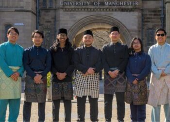 DARI kiri; Daim, Hamizi, Amsyar, Shafiq, Akmal, Hazman, Iman, Hazim dan Ismail dari The University of Manchester, United Kingdom.
