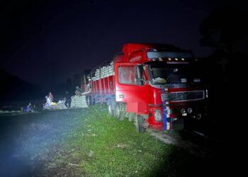RAMPASAN beras seludup yang dilakukan Briged Tenggara PGA selepas menahan sebuah treler di Kampung Jakar, Bukit Bunga, Tanah Merah, Kelantan-IHSAN PGA.
