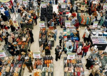 TINJAUAN da­lam kalangan orang ramai mendapati kebanyakkan pengguna memilih BNPL kerana mereka dapat melakukan pembayaran secara ansuran serendah RM10 untuk membeli barang keperluan rumah, pakaian, perabot, barangan elektrik dan barangan wanita.-GAMBAR HIASAN