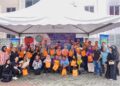 warga FKPM UiTM, Shah Alam, Selangor dan kepimpinan Mahsuri Dagang bergambar selepas membuat bubur lambuk untuk diedar kepada orang ramai, semalam – UTUSAN/ISKANDAR ISHAK