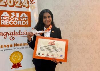 TANUSYA bersama  anugerah  Asia’s Book of Record dengan bercakap hampir tiga jam tanpa henti dalam satu pertandingan  pengucapan awam.