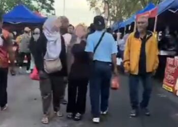 TANGKAP layar tindakan seorang lelaki mencabul wanita di Bazar Ramadan Lurah Semantan di Temerloh, Pahang.
