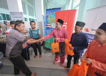 Syarikat Mahsuri Dagang Sdn. Bhd. (Mahsuri Dagang) dan Media Mulia Sdn. Bhd. dengan kerjasama Universiti Sains Islam Malaysia (USIM) menyantuni pelajar dan warga universiti melalui program Kongsi Berkat Bubur Lambuk bagi mengimarahkan bulan Ramadan.
