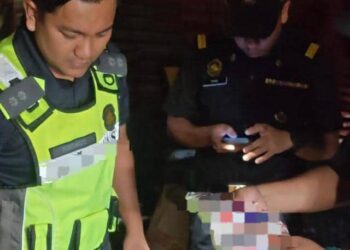 SEBAHAGIAN barang kawalan yang dirampas selepas menyerbu sebuah premis di Jalan Lebuhraya Pasir Mas-Rantau Panjang, Pasir Mas, Kelantan semalam.