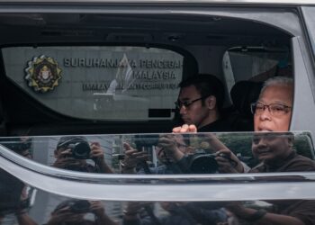 ISMAIL Sabri Yaakob tiba di Ibu Pejabat SPRM Putrajaya. - UTUSAN/FAIZ ALIF ZUBIR