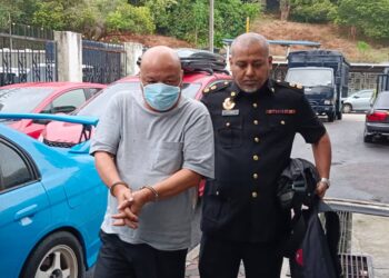 LUI HOH YEW didakwa di Mahkamah Sesyen Johor Bahru atas tuduhan meminta rasuah sebanyak RM20,000 untuk membantu seorang lelaki menyelesaikan kes polis, dua tahun lalu. - UTUSAN/BAAZLAN IBRAHIM