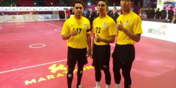 (Dari kiri) Aidil Aiman Zawawi, Shaharil Aiman dan Noraizat Nordin beraksi cemerlang selepas melakar empat kemenangan dalam aksi Kumpulan A beregu lelaki pada Kejohanan Dunia Sepak Takraw 2025 di Bihar, India, hari ini.