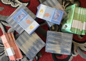 RATA-RATA ejen yang menawarkan perkhidmatan tukar duit raya mengenakan upah antara RM5 hingga RM10 bagi setiap RM100 yang ditukarkan.
