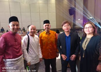 Menteri Perdagangan Dalam Negeri dan Kos Sara Hidup Datuk Armizan Ali (tengah) bersama  (dari kiri) Ketua Pegawai Eksekutif Malaysian Rating Corporation Bhd, Ahmad Hussein  dan Pengarah Urusan MRS Ashraf Abdullah  dan  Pengurus Pelesenan MRS Ronney Ajim serta Pengarah Urusan MRSB  Juliet Tan pada majlis Advokasi Royalti Muzik baru-baru ini.