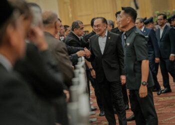 ANWAR IBRAHIM ketika hadir pada perjumpaan Perdana Menteri bersama warga Jabatan Perdana Menteri bulan Mac 2025 di Putrajaya. - UTUSAN/FAIZ ALIF ZUBIR