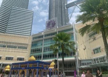 SUASANA di Suria KLCC, Kuala Lumpur yang lengang daripada kehadiran pengunjung.
