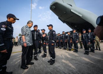 Ahmad Zahid hadir ke Pangkalan Udara (PU) Subang pada majlis penghantaran seramai 50 anggota SMART dalam misi SAR di Naypyidaw, Myanmar.