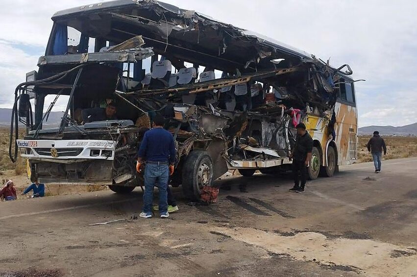 37 maut, bas penumpang bertembung di selatan Bolivia