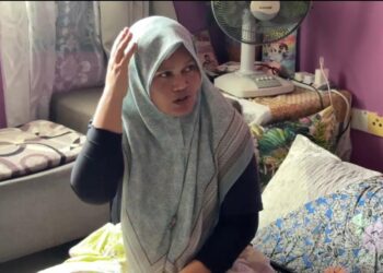 AZURAINI Yazid cedera dan menerima lima jahitan di kepala selepas dihempap sebuah basikal di Program Perumahan Rakyat (PPR) Padang Hiliran Terengganu.