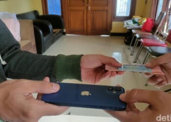 TREND menyewa Iphone sempena Aidilfitri semakin mendapat tempat dalam kalangan masyarakat Indonesia. - AGENSI