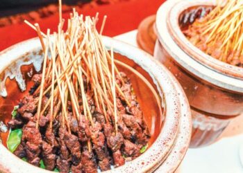 BUFET Ramadan kelas kayangan menjadi isu saban tahun. – GAMBAR HIASAN
