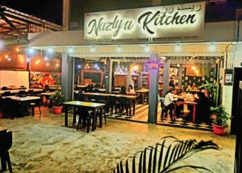 NAZLYA Kitchen menggunakan konsep kehijauan seperti dalam rimba yang menjadi antara tarikan pengunjung ke restoran itu.