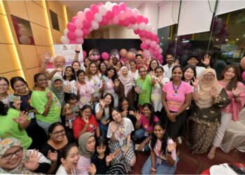 KOMUNITI wanita diraikan pada program Sambutan Hari Wanita Antarabangsa 2025 anjuran Matrix Concept di Bandar Sri Sendayan, Seremban semalam.